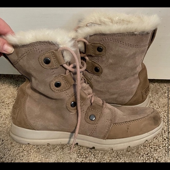 Good, used condition Sorel Explorer Boots. Some scuff marks shown in pictures. - Picture 6 of 6